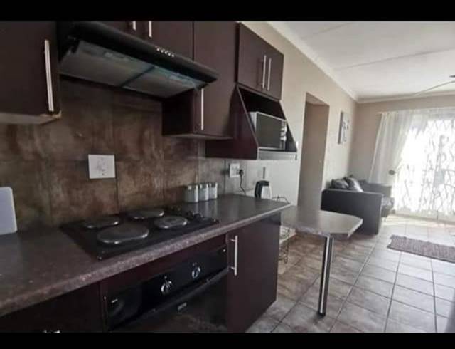 2 BEDROOM FLAT FOR SALE IN VAALPARK